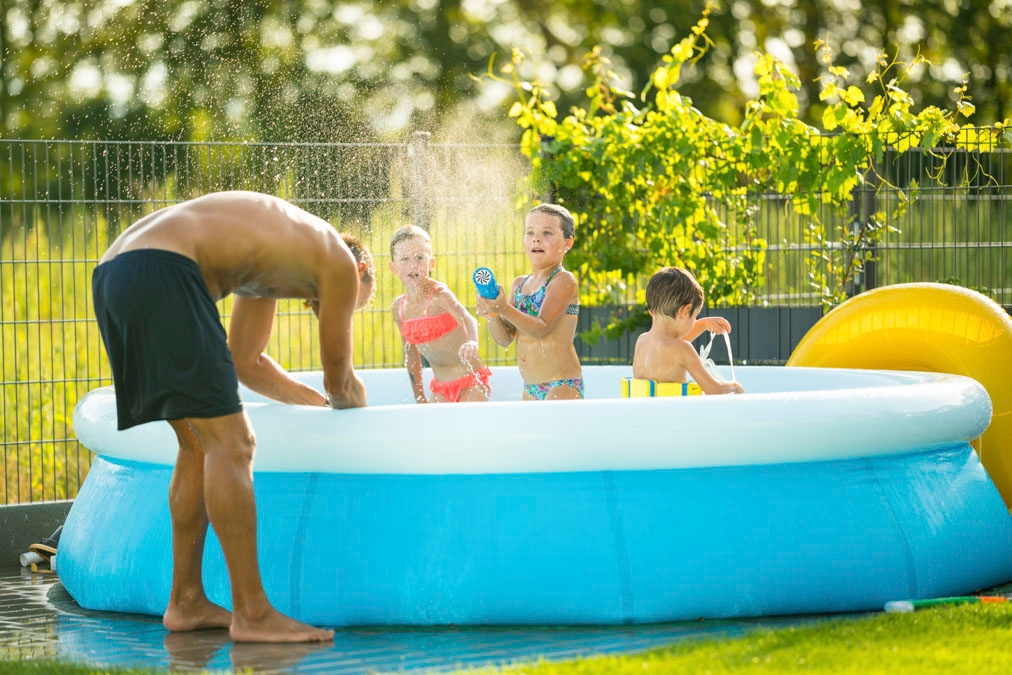 Wat Moet Ik Doen Als Er Een Lek Ontstaat In Een Opblaasbaar Kinderzwembad?