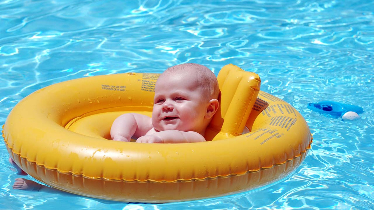 Brig Pigment stortbui Veilig zwemmen met je baby doe je zo - Tips & Adviezen - Toppy