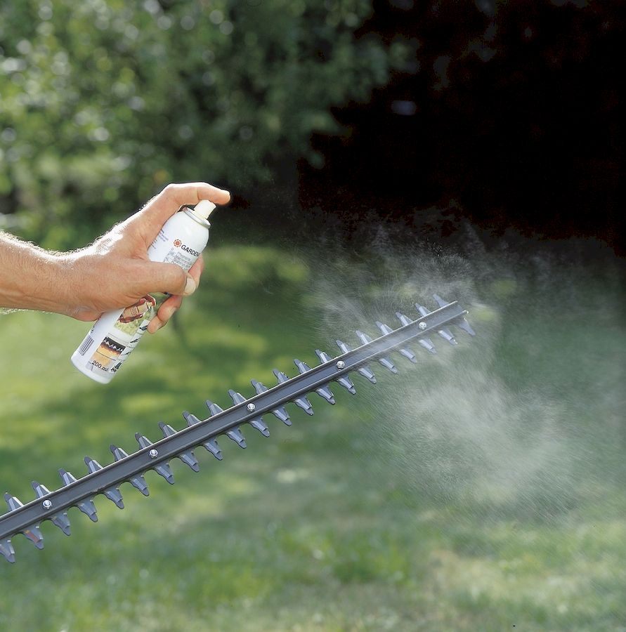Gardena Tuingereedschap onderhoudsspray in gebruik