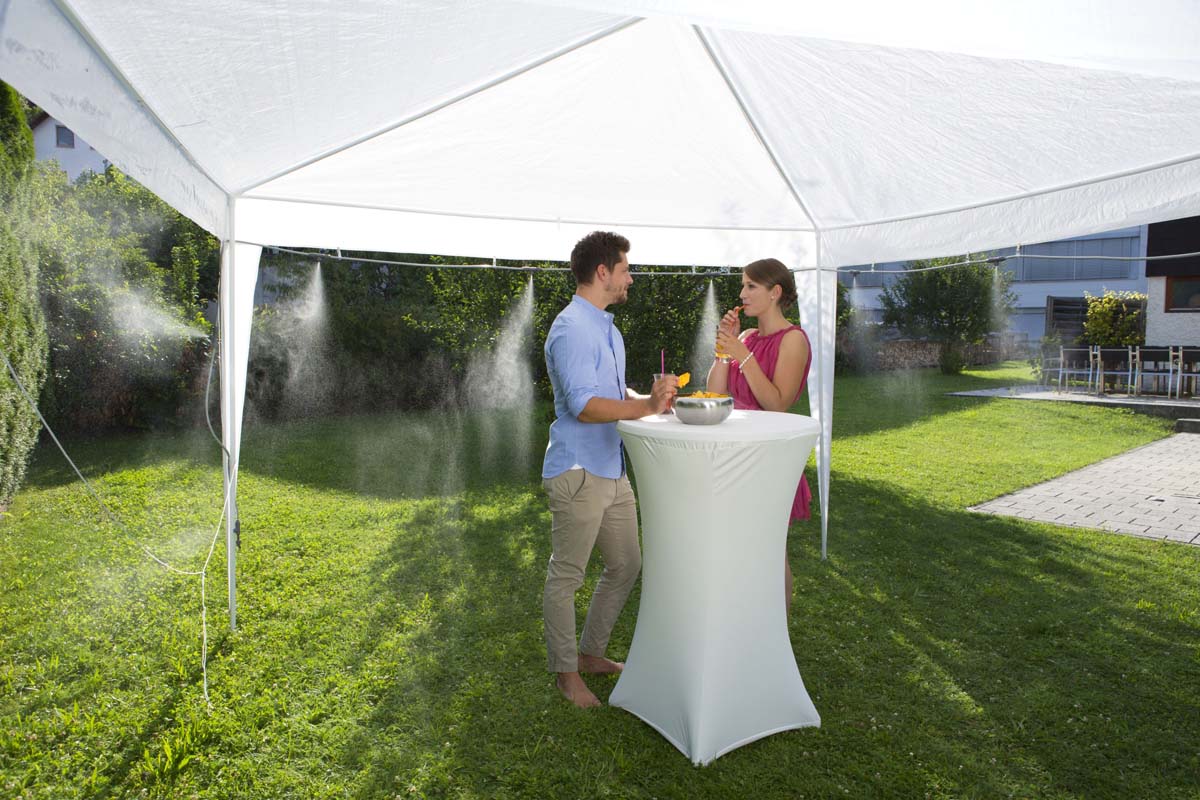 Vernevelaar in gebruik met een partytent