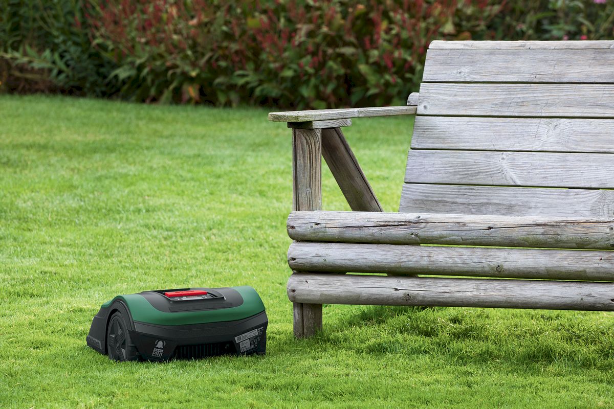 Bosch Indego S+ 500 robotmaaier tuinbank