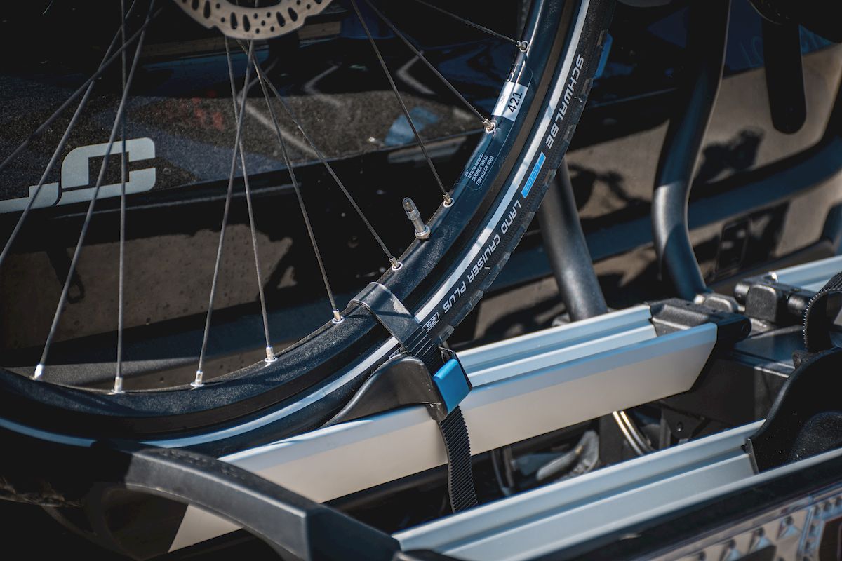 XLC Azura Xtra LED 2F Frame 2.0 fietsendrager - Kantelbaar beveiliging