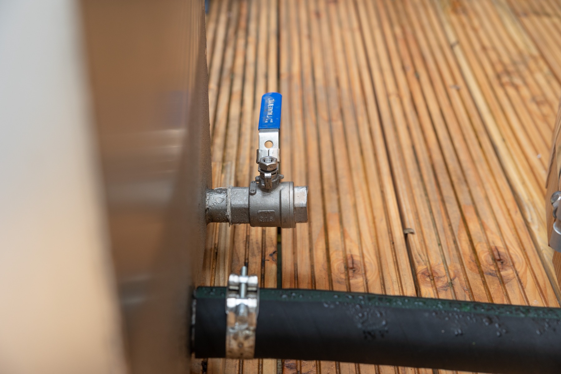 Houtgestookte hottub Extern met filteraansluiting - 6-8 personen - Filteraansluiting