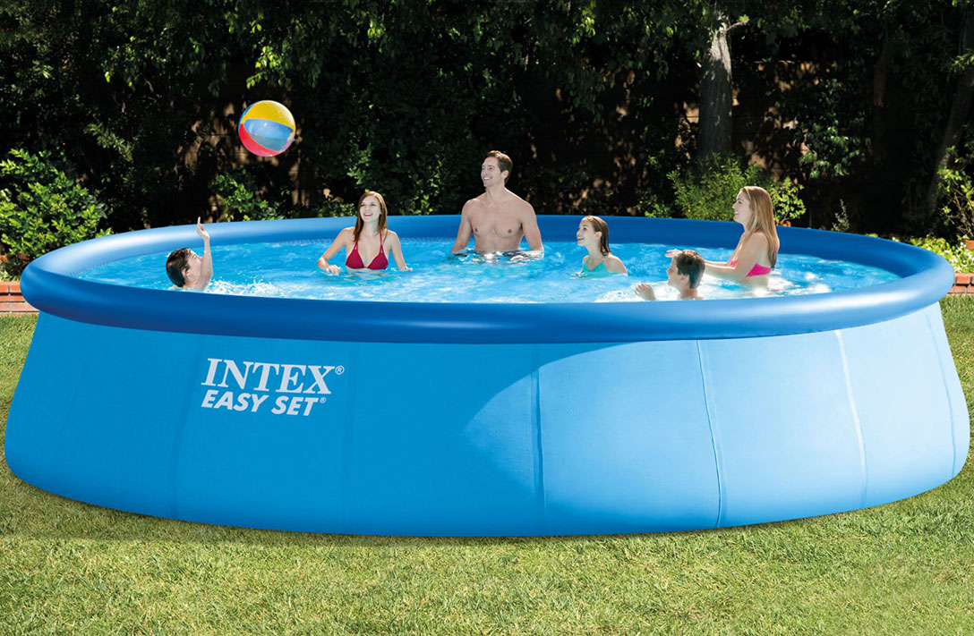 Intex Easy Set Pool - 549 x 122 cm - met filterpomp en accessoires - sfeer