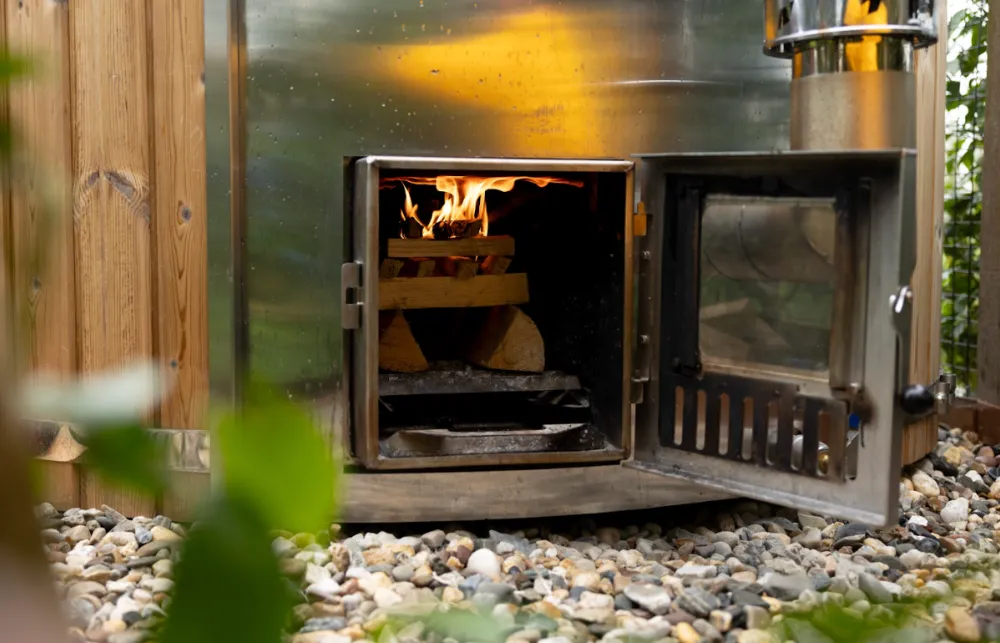 hottub-brandend-hout