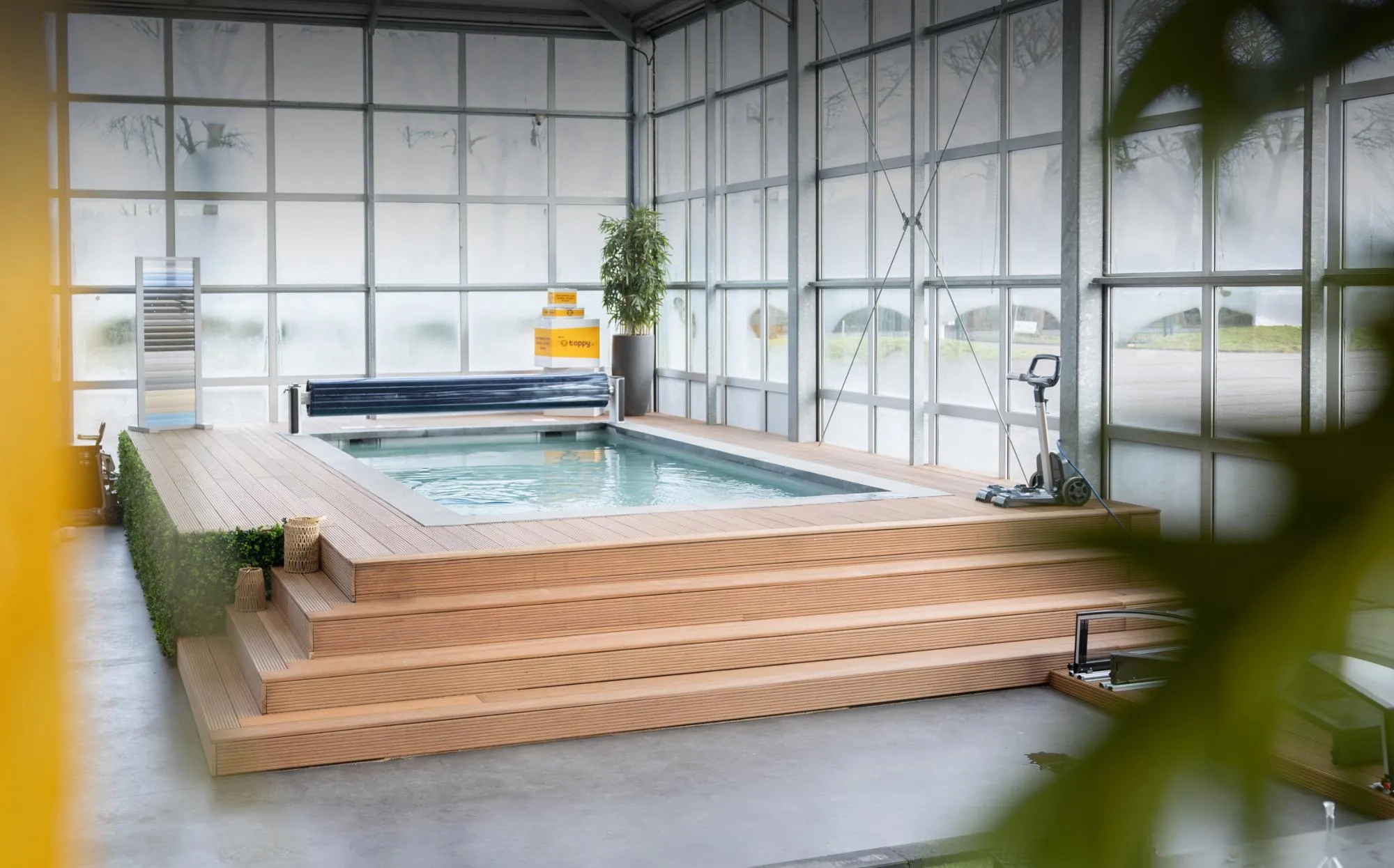 Showroom zwembad met schaduw