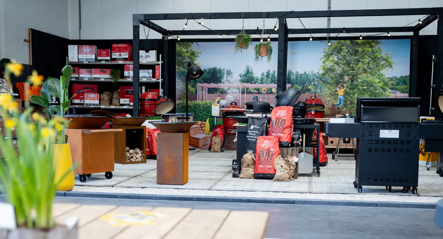 Barbecues en vuurschalen in showroom