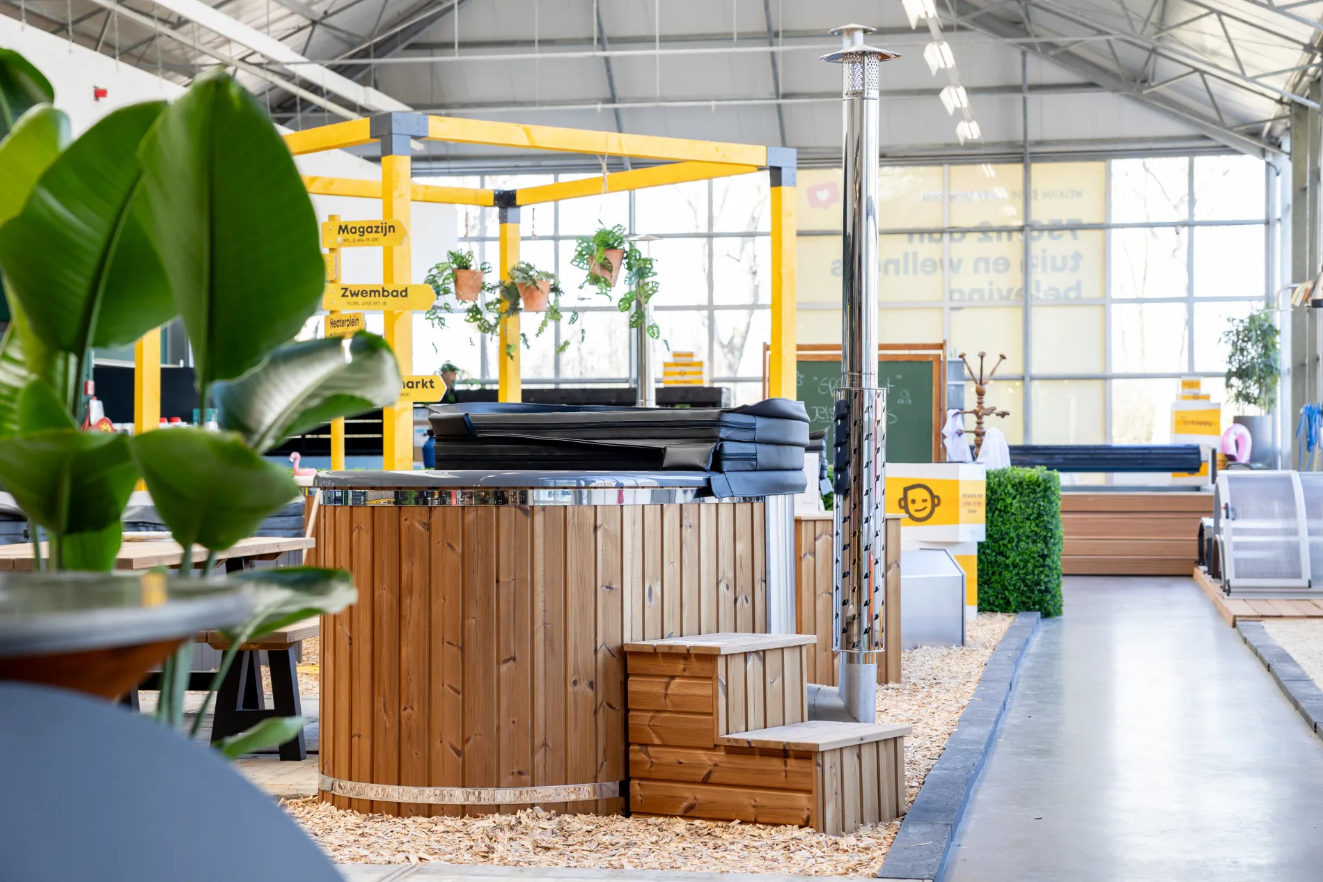 Ovale hottub in showroom