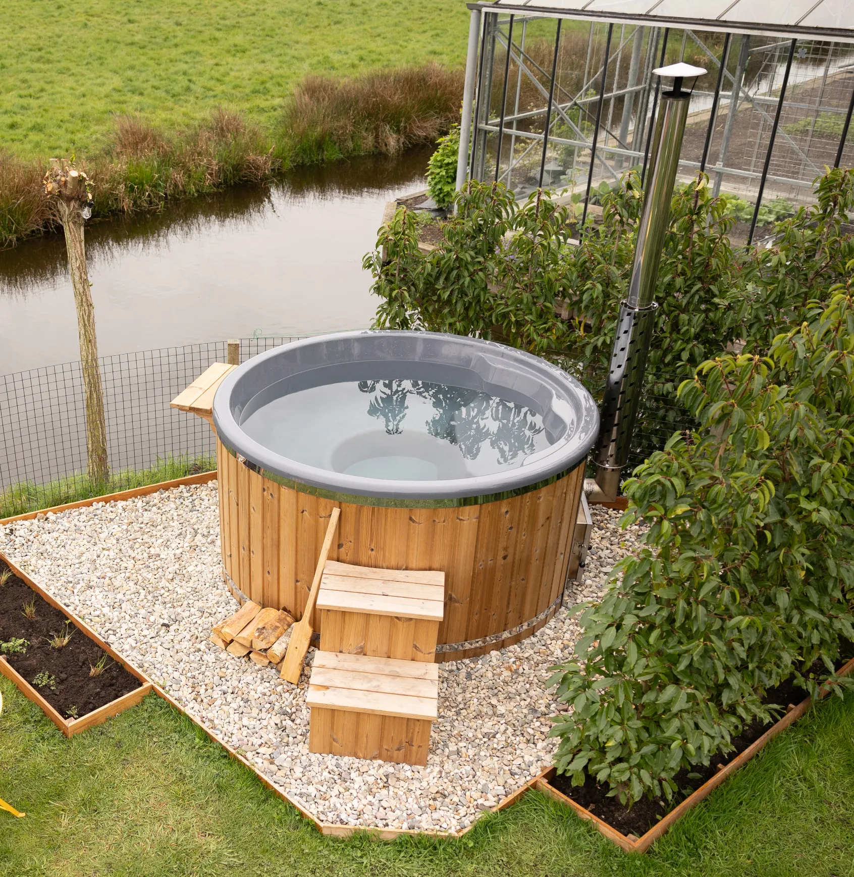 Hottub in de achtertuin centraal