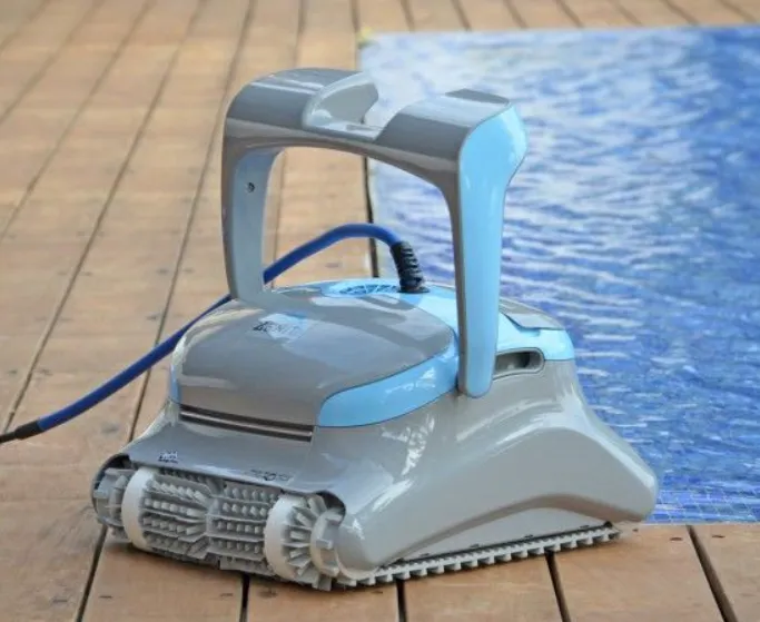 Dolphin Zenit 20 langs het zwembad