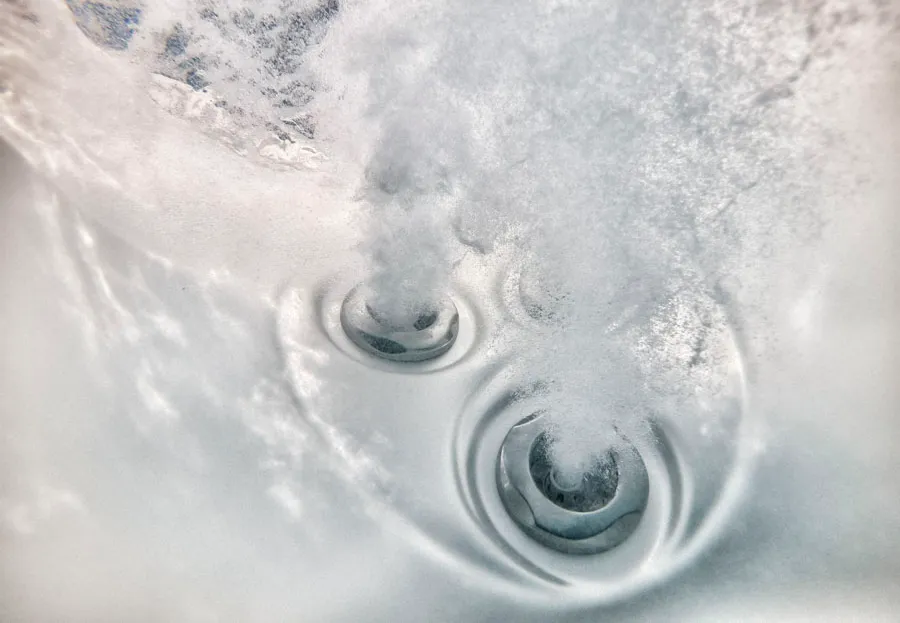 Jets spa onder water
