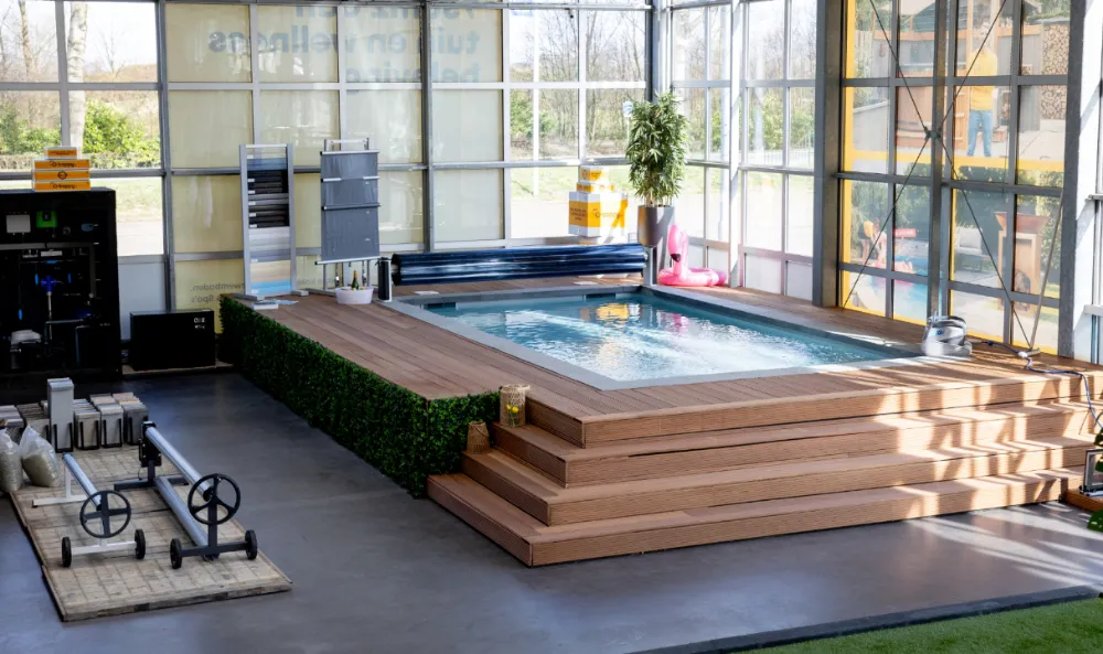Zwembad in de showroom