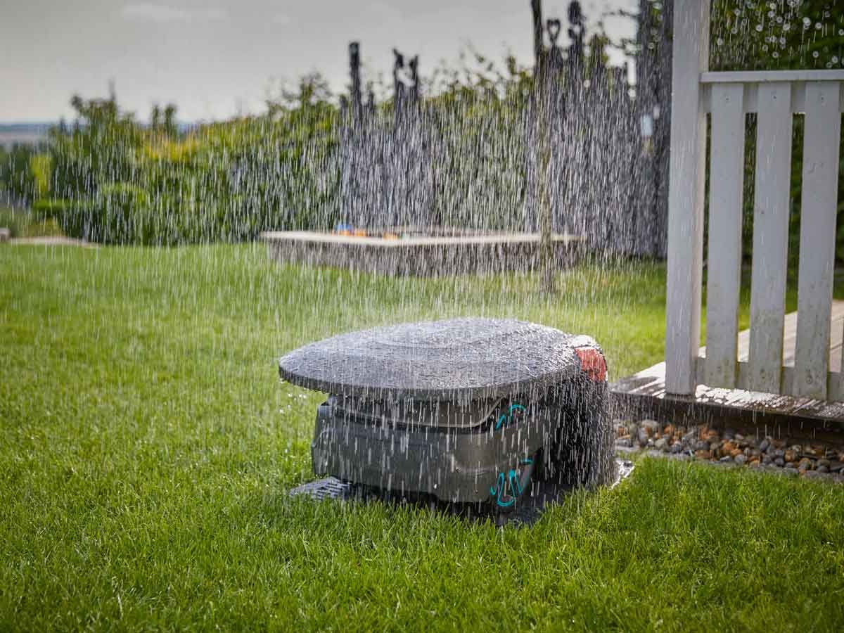 Sileno Life robotmaaier garage in regen