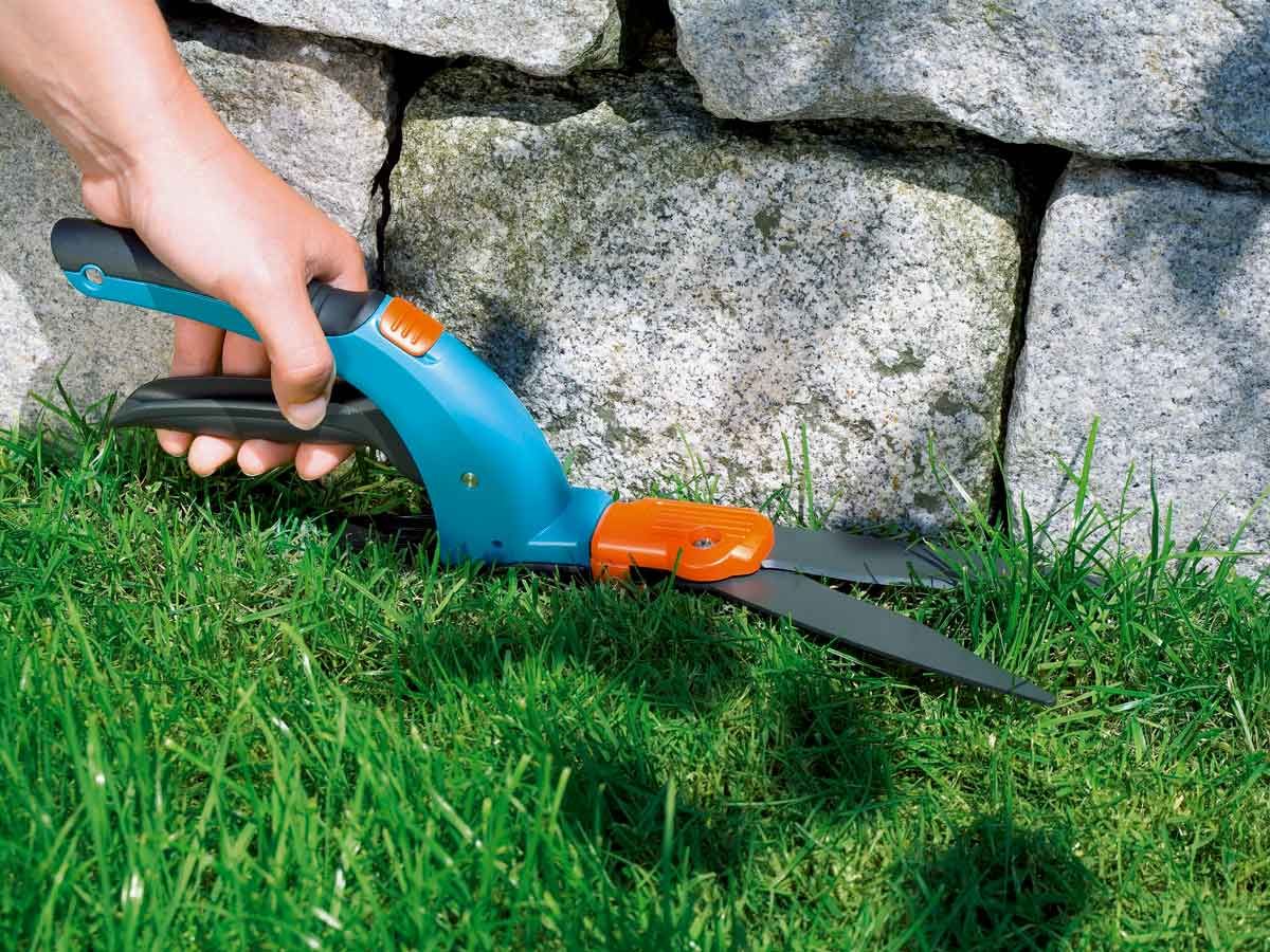 Gardena Comfort draaibare grasschaar in gebruik