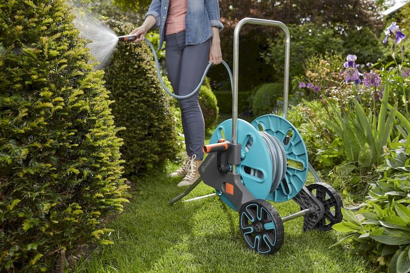 Gardena AquaRoll M 20 meter (Ø 13 mm) tuinslang met slangenwagen sproeien