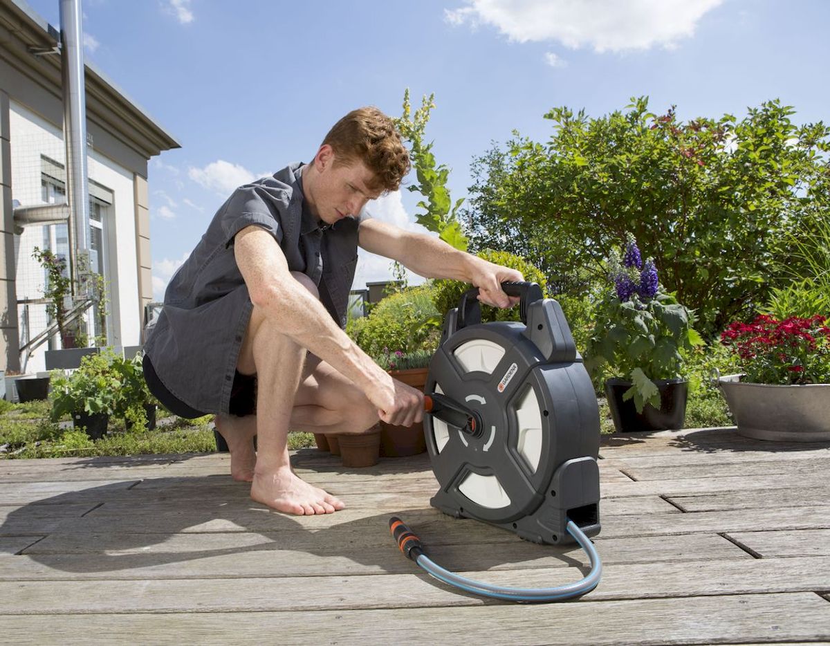 Gardena City Gardening 10 meter (Ø 11 mm) slangenbox oprollen