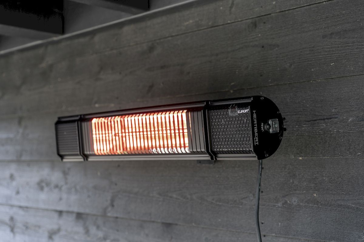 Eurom Heat and Beat zwart terrasverwarmer, sfeerfoto dichtbij