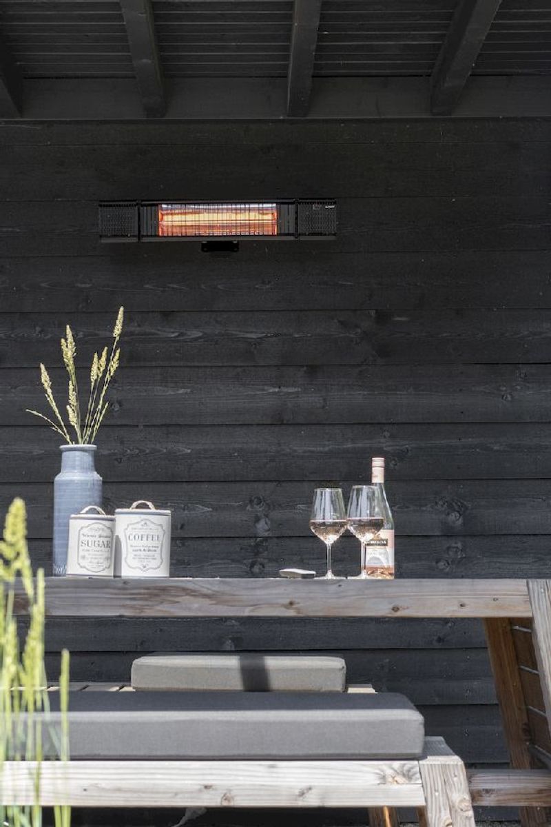 Eurom Heat and Beat zwart terrasverwarmer, sfeerfoto 1