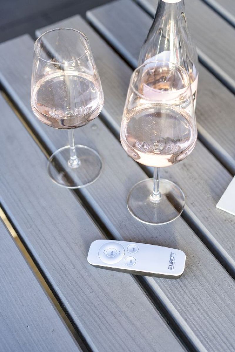 Eurom Heat and Beat zwart terrasverwarmer, sfeerfoto bediening