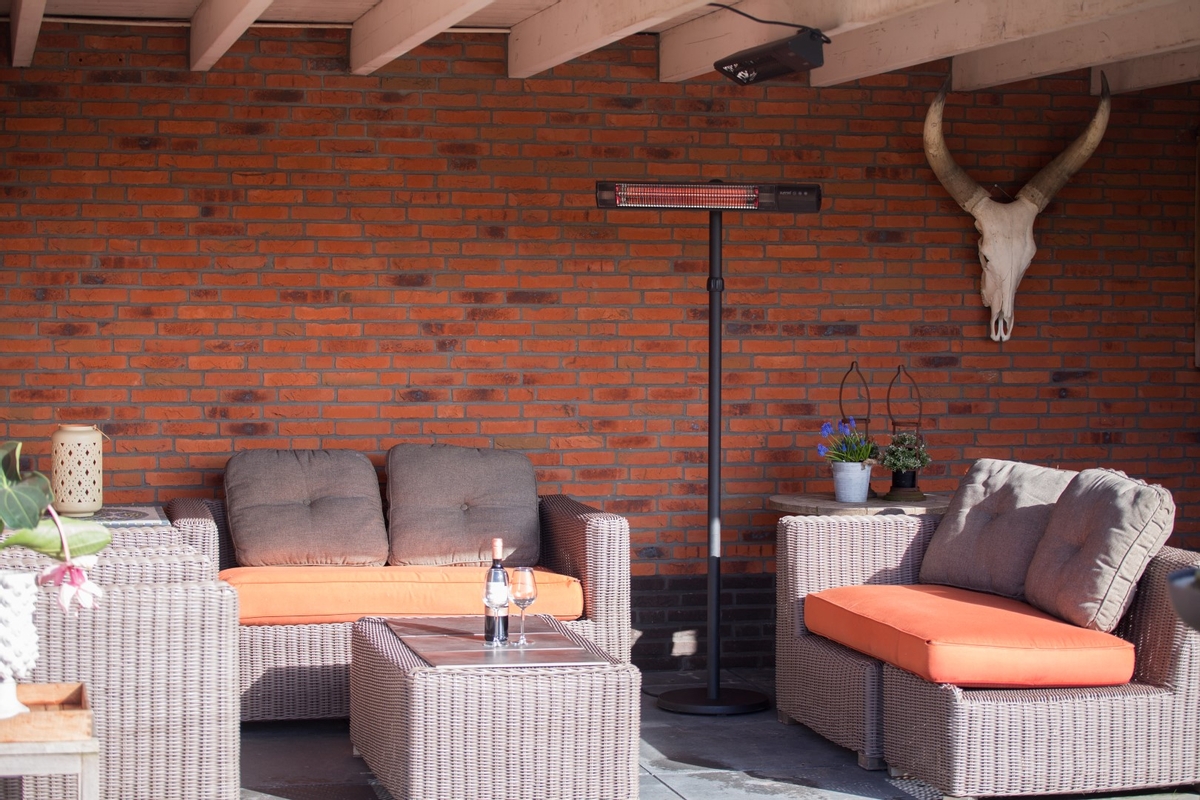 Sunred Heater Dark Standing 2500 terrasverwarmer - sfeer