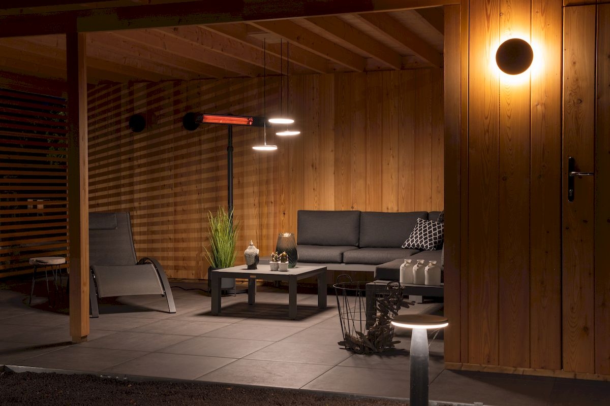 Sunred Heater Dark Standing 2500 terrasverwarmer - sfeer