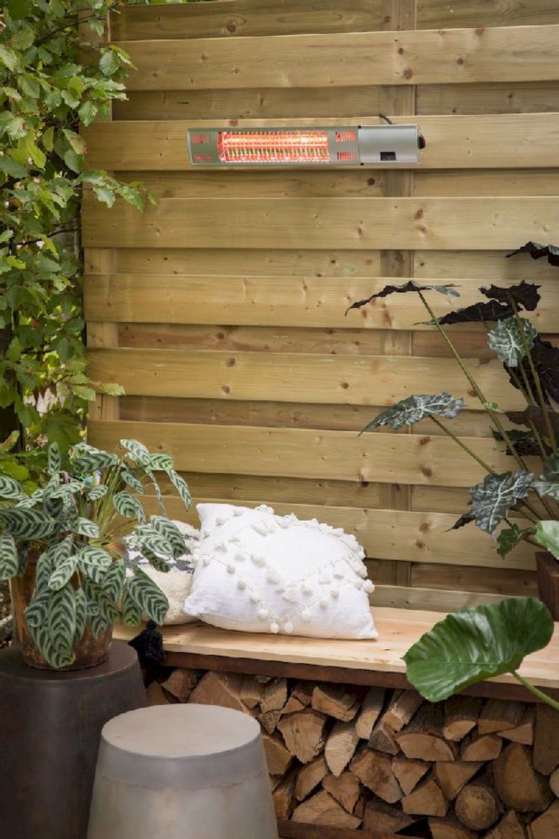 Sunred Heater Royal Diamond Silver Wall 2000 terrasverwarmer sfeer