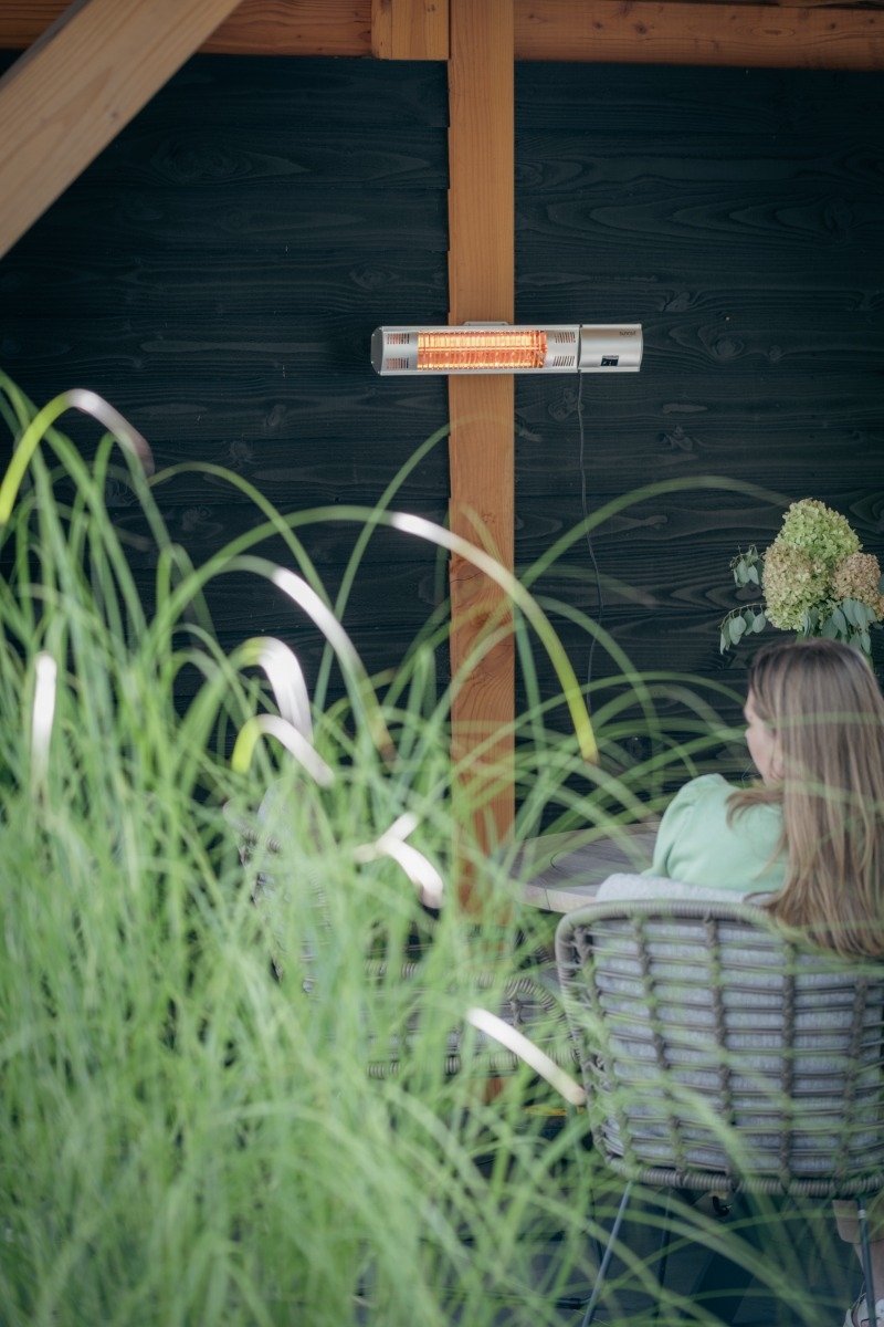 Sunred Heater Ultra Wall 2000 terrasverwarmer - Grijs - sfeer