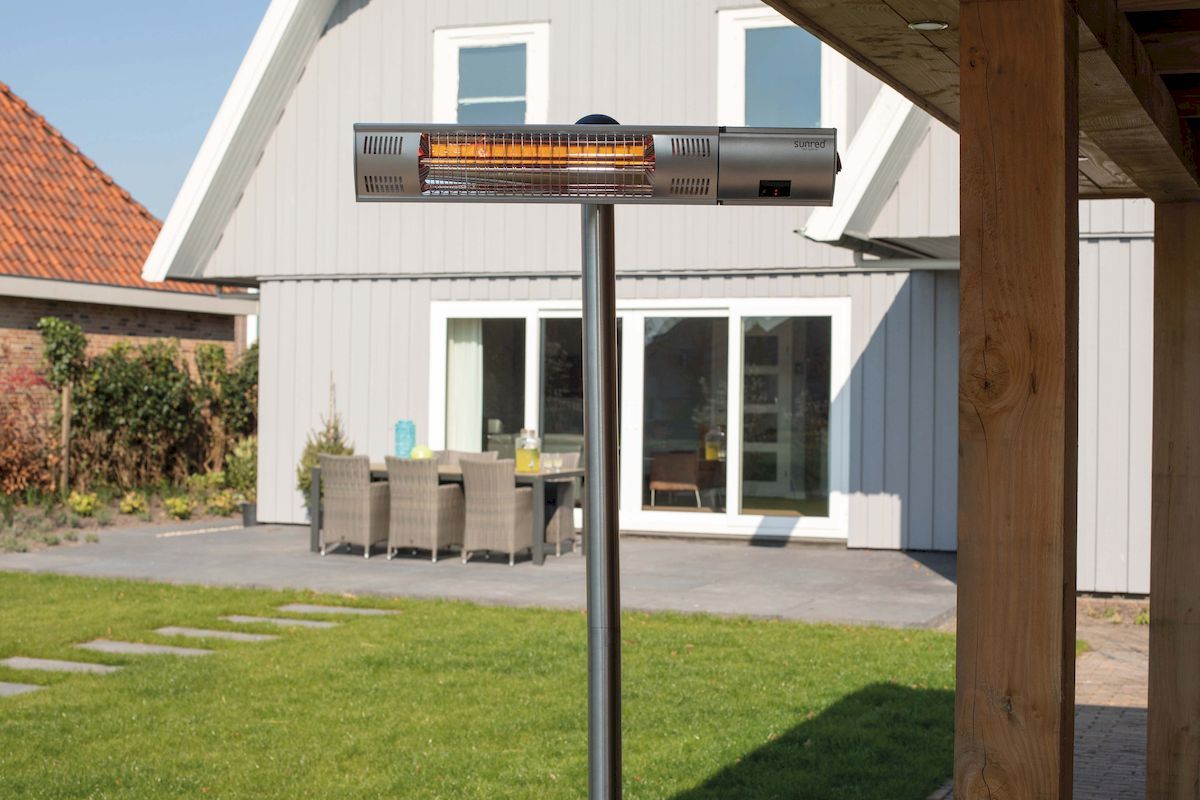 Sunred Heater Royal Diamond Silver Standing 2000 terrasverwarmer sfeer