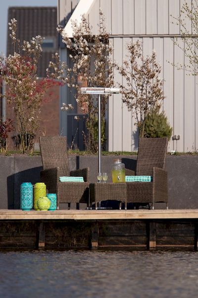 Sunred Heater Royal Diamond Silver Standing 2000 terrasverwarmer op terras