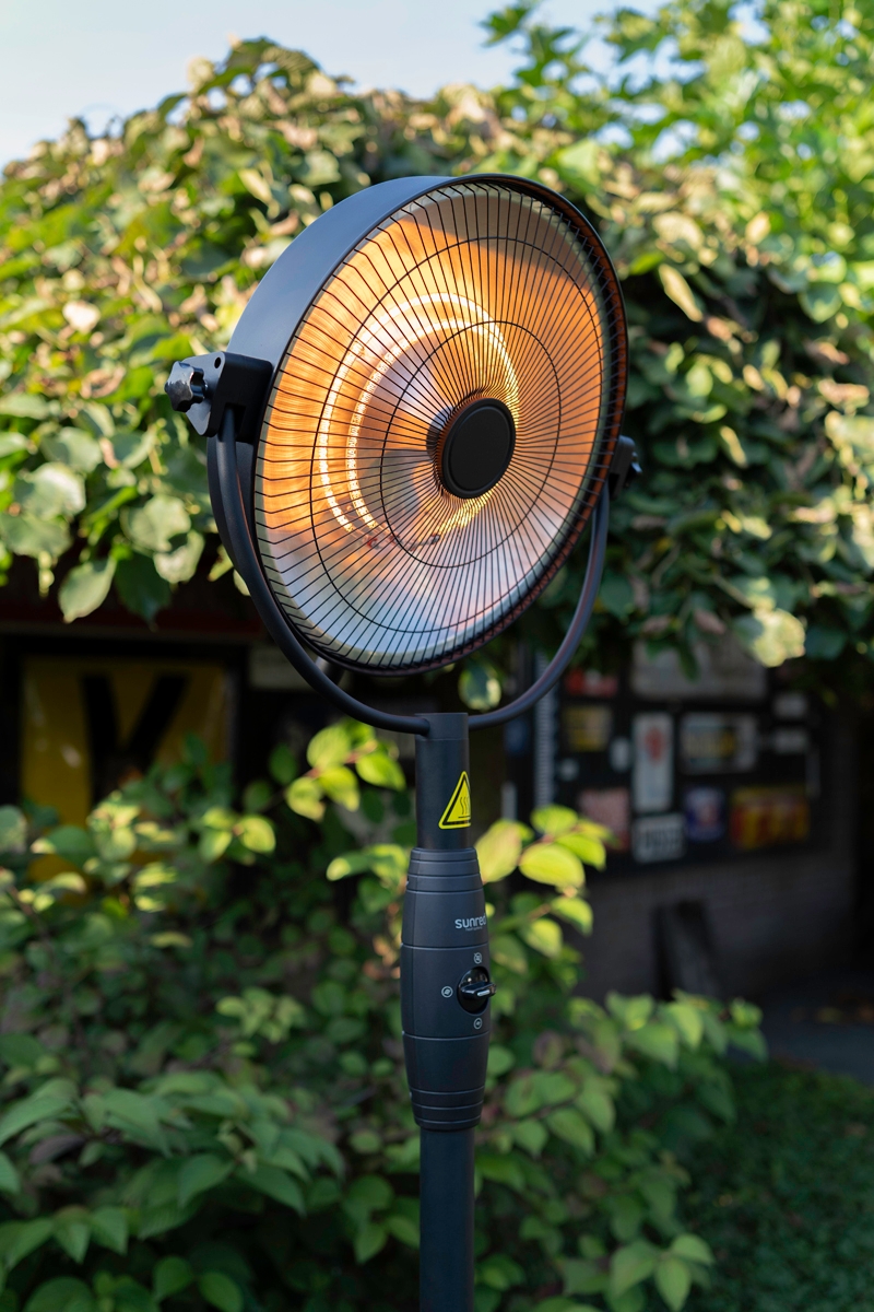 Sunred Heater Retro Standing 2100 terrasverwarmer- sfeer