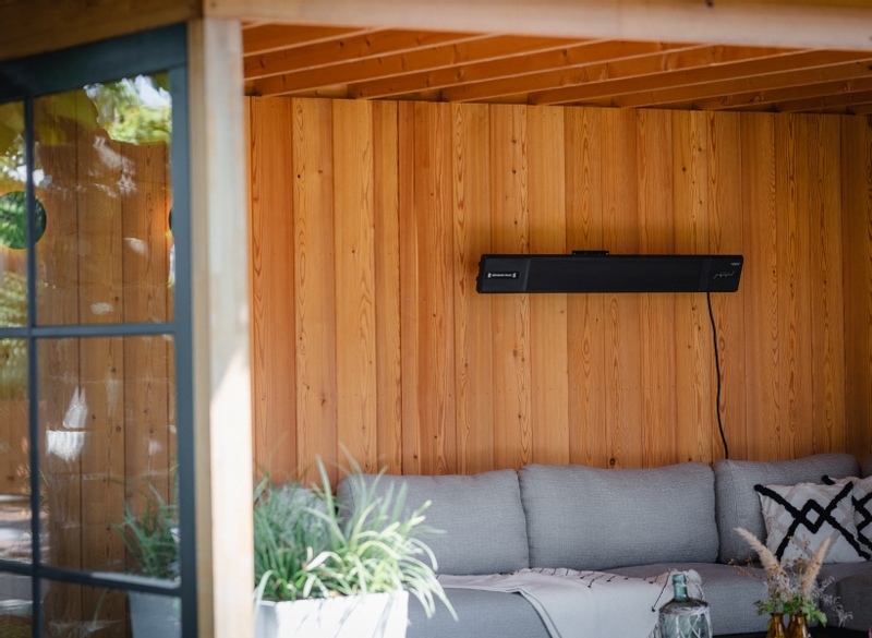 Sunred Heater Nero Wall Hanging 2400 terrasverwarmer - sfeer