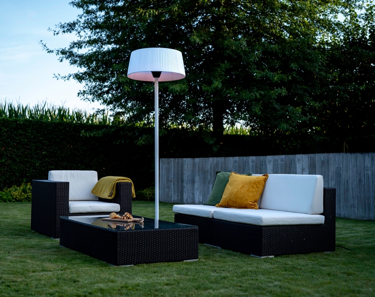 Sunred Heater Artix Standing White 2100 terrasverwarmer sfeer