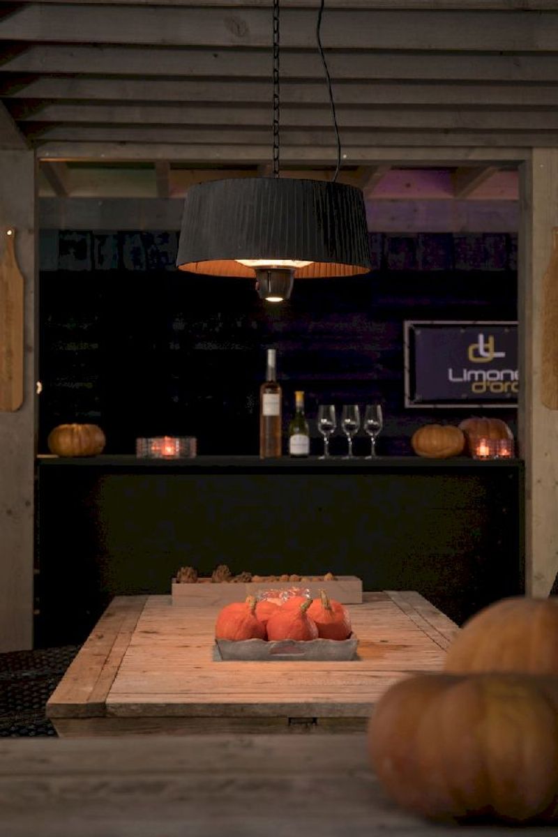 Sunred Heater Artix Compact Hanging Black 1500 binnen