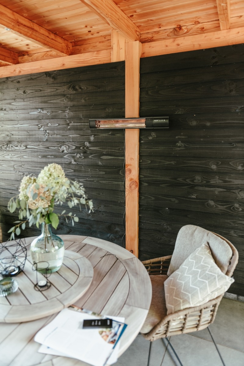 Sunred Heater Dark Wall 2000 terrasverwarmer - sfeer