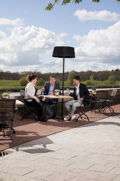 Sunred Heater Artix Standing 2100 terrasverwarmer zwart terras