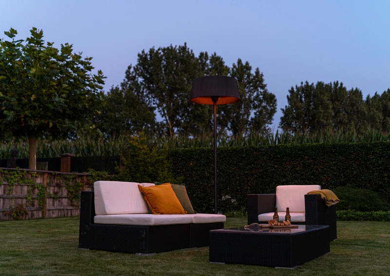 Sunred Heater Artix Standing Black 2100 terrasverwarmer sfeer