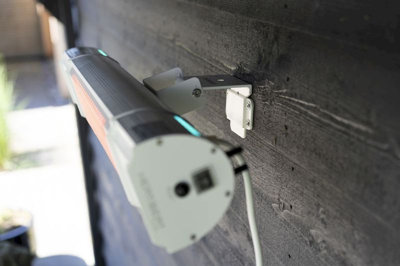 Eurom Heat and Beat wit terrasverwarmer, details bevestiging