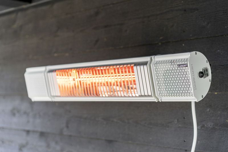Eurom Heat and Beat wit terrasverwarmer, van dichtbij