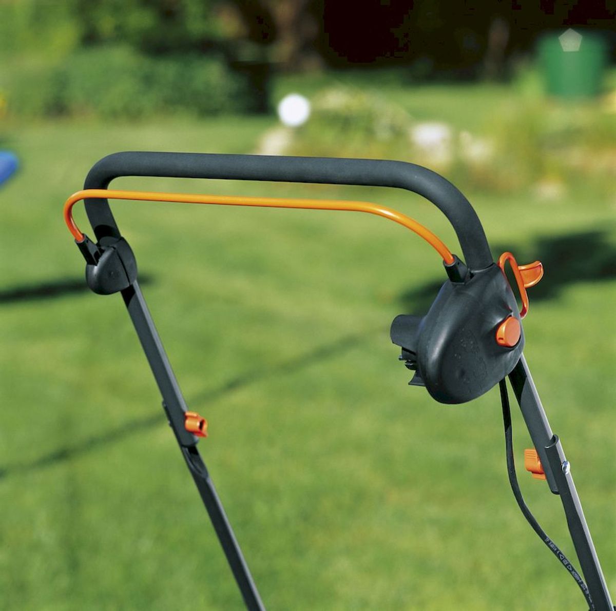 Elektrischer Vertikutierer Gardena EVC 1000