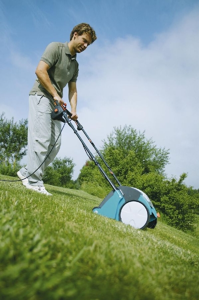 Gardena EVC 1000 elektrische verticuteermachine