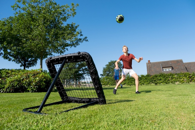 EXIT kickback Rebounder M - 84 x 84 cm buiten voetbal