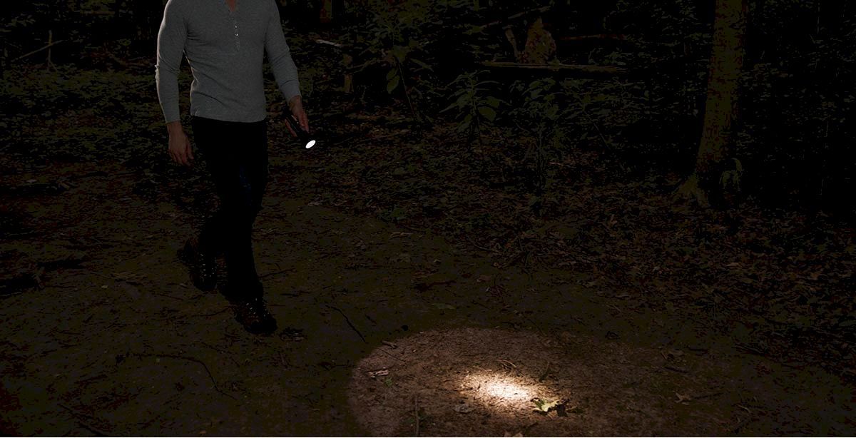 Coleman BatteryGuard 750L zaklamp sfeerfoto