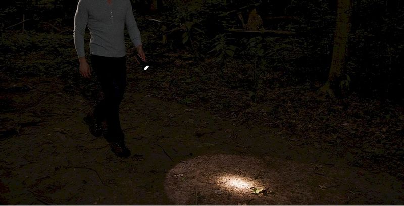 Coleman BatteryGuard 750L zaklamp sfeerfoto