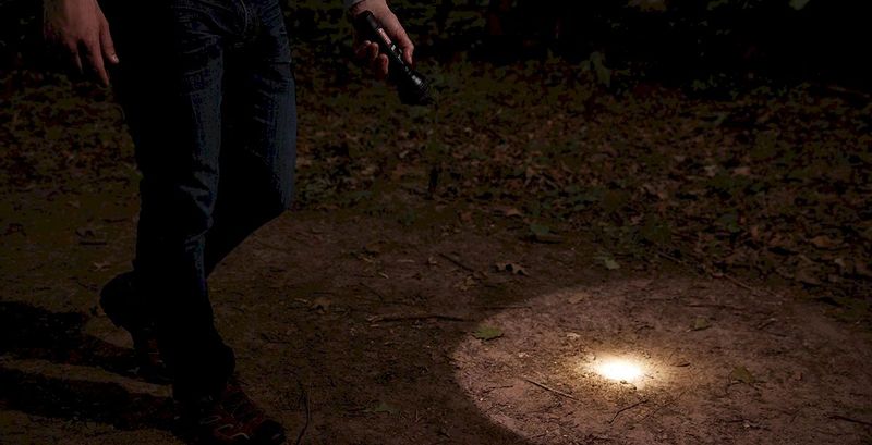 Coleman BatteryGuard 750L zaklamp focus