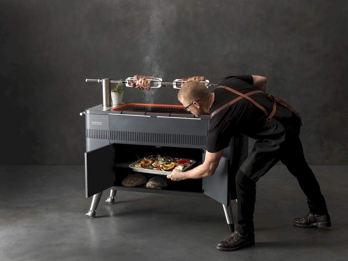 Everdure Hub houtskool barbecue - zwart - opslagruimte onder houtskoolbak