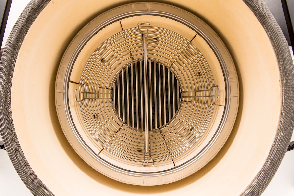 Kamado Joe Big Joe III barbecue firebox en houtskoolkorf