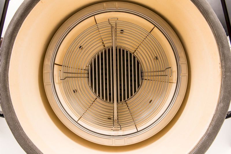 Kamado Joe Big Joe III barbecue firebox en houtskoolkorf