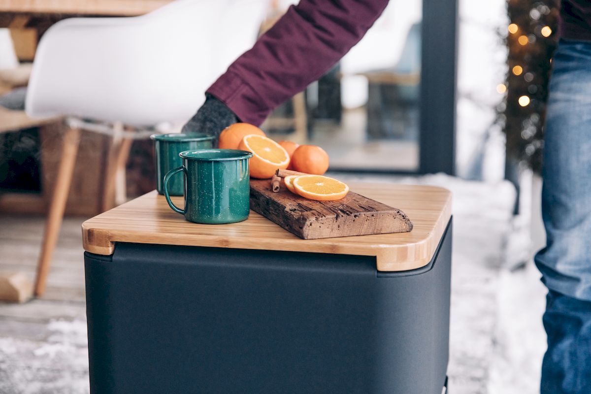 Höfats Cube Vuurkorf bamboe plank - vuurkorf als bijzettafel