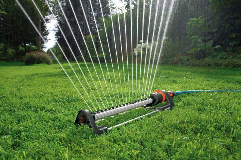 Gardena Aqua L zwenksproeier sproeibreedte 16 meter