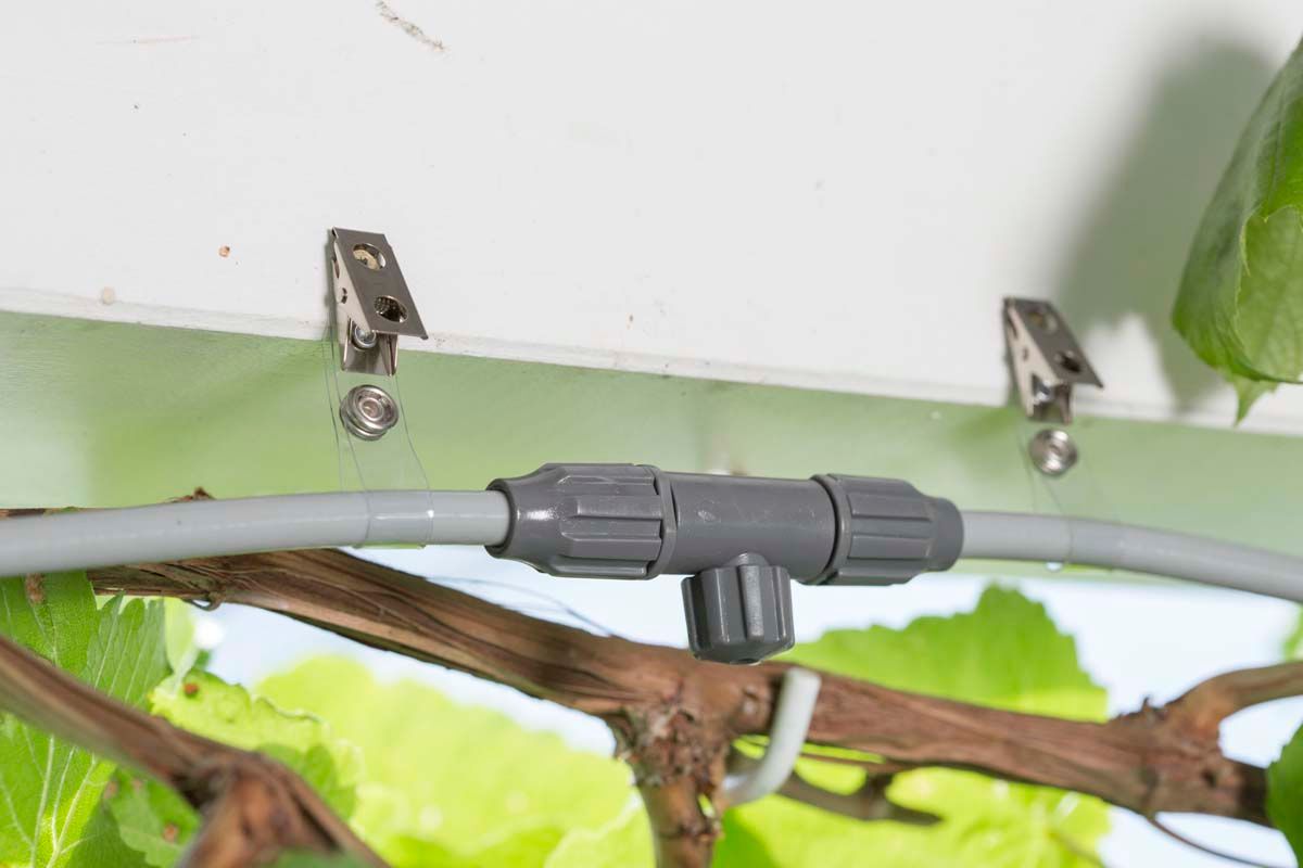 Mini vernevelaar makkelijk te bevestigen aan een parasol of partytent